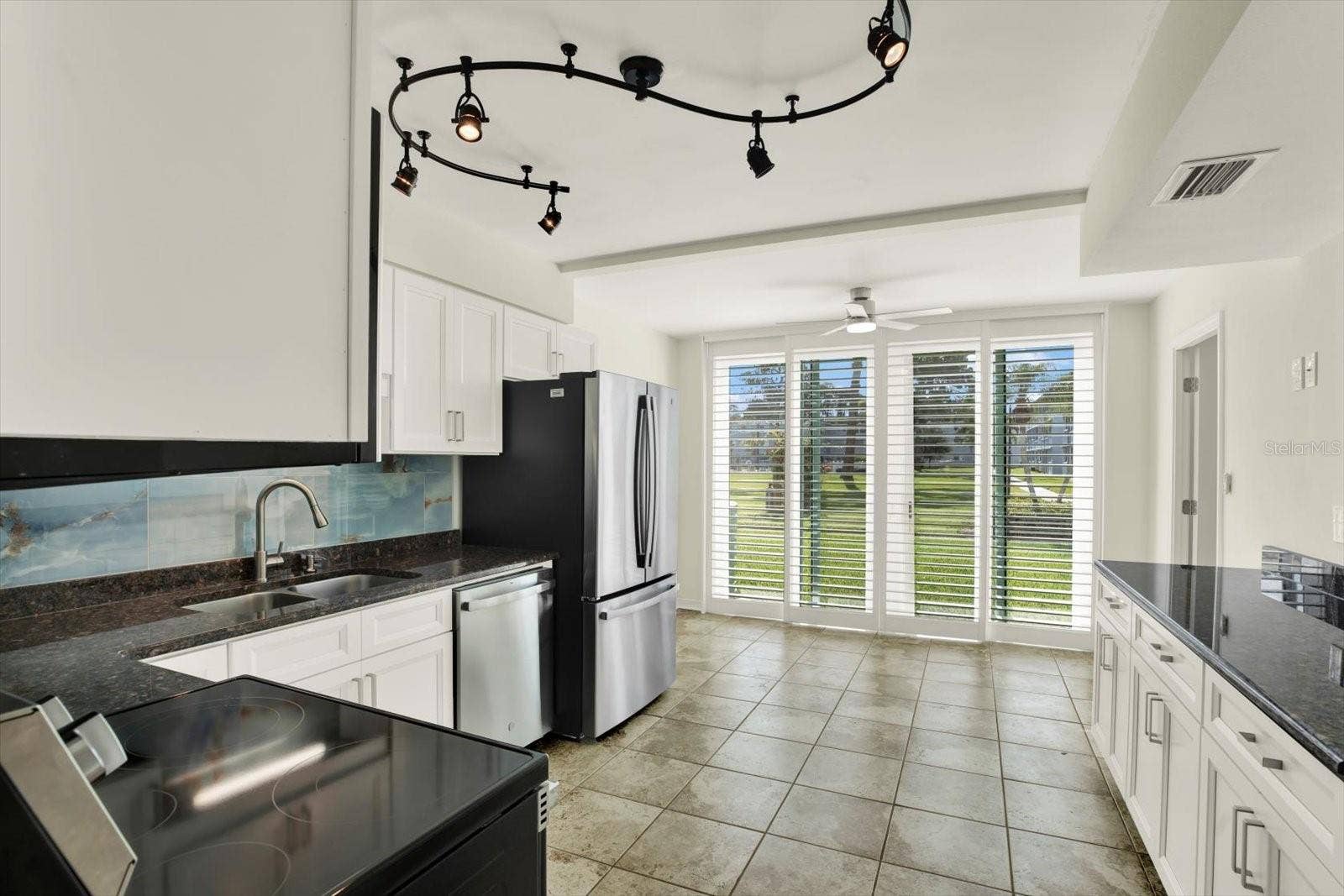4715 BAY STREET NE, #126, St Petersburg, FL 33703 Kitchen