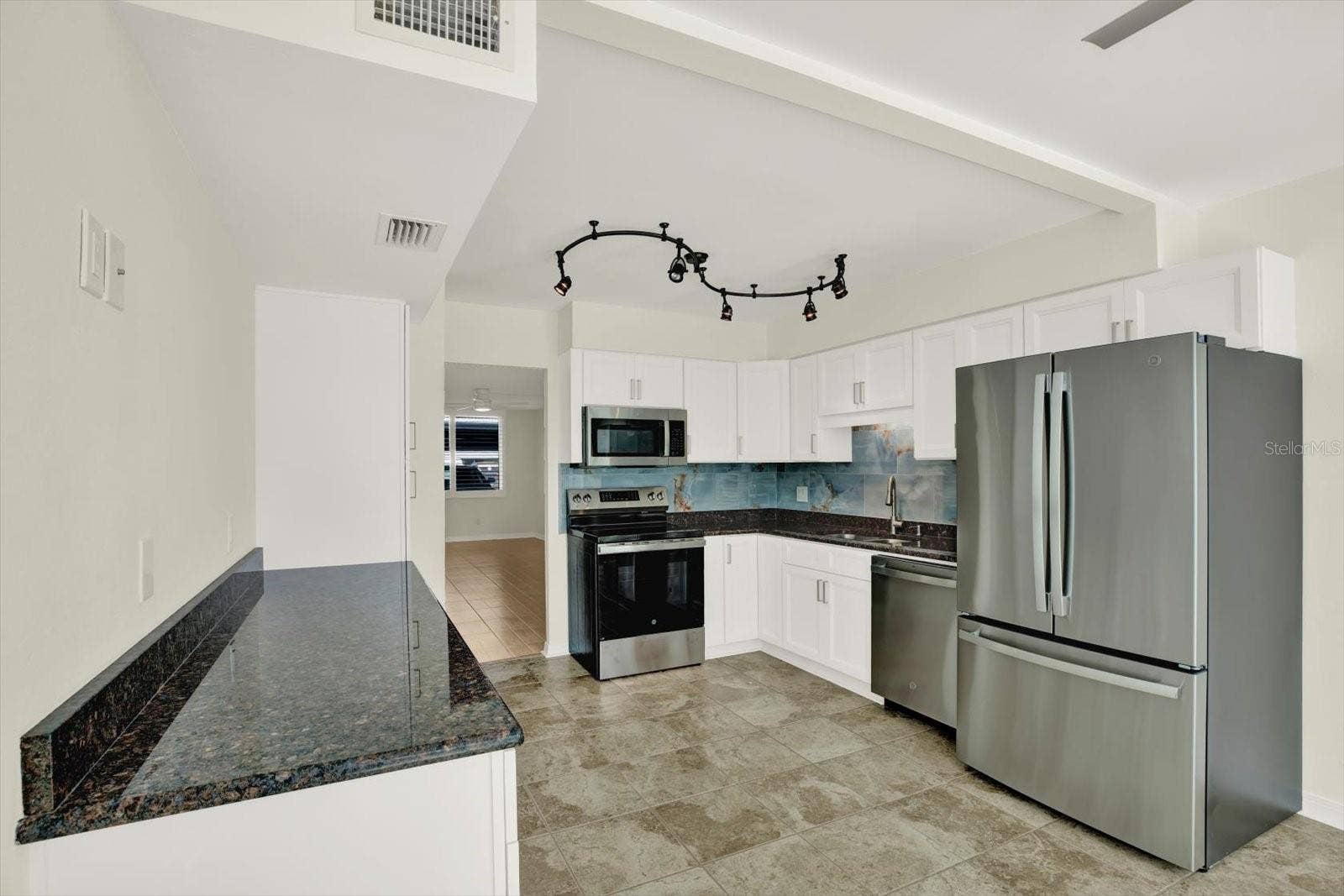 4715 BAY STREET NE, #126, St Petersburg, FL 33703 Kitchen