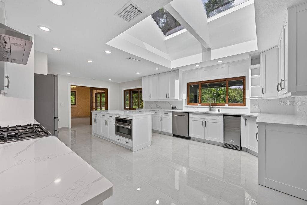 1007 LAKEWOOD DRIVE, Brandon, FL 33510 1007 LAKEWOOD DRIVE, Brandon, FL 33510