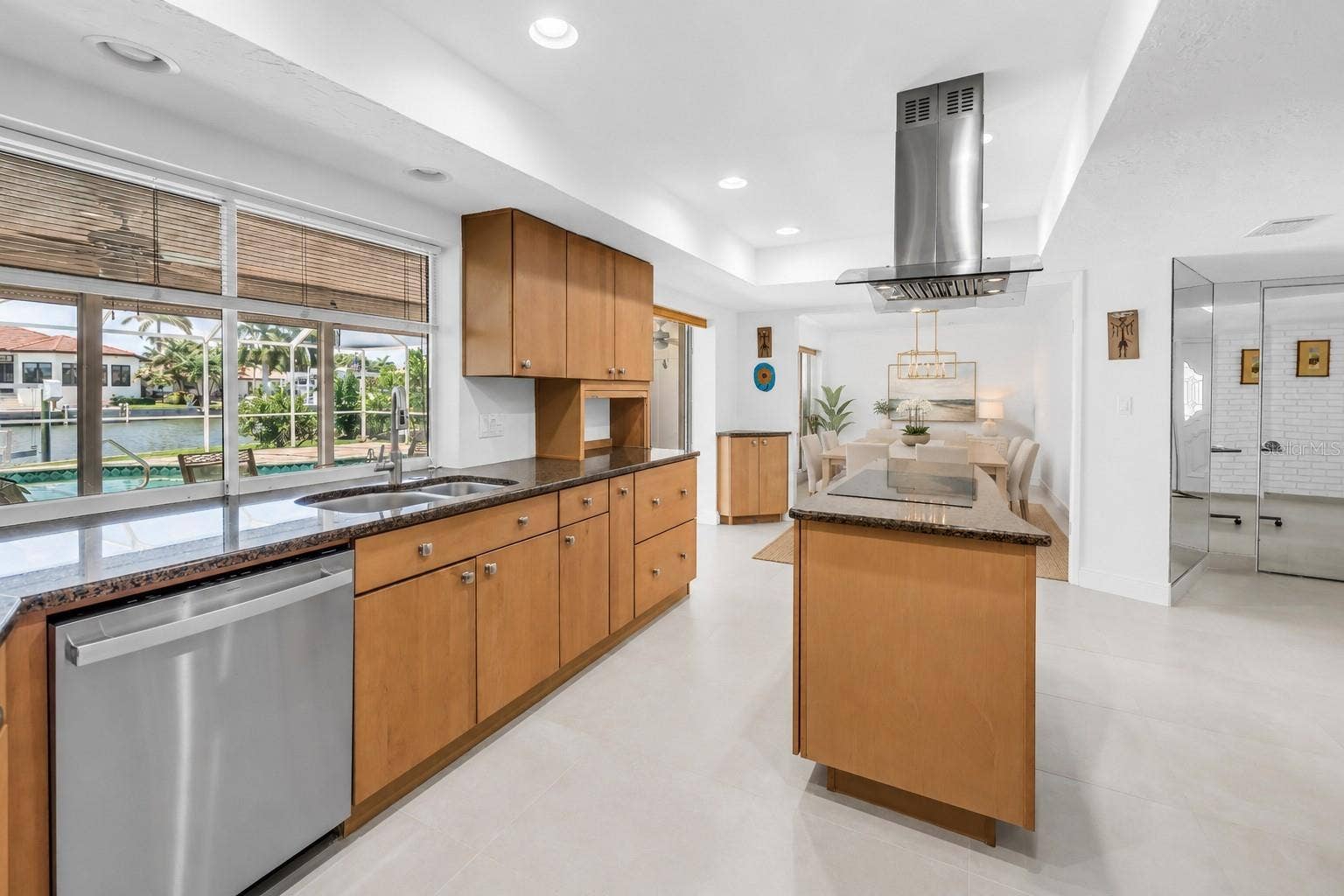 2067 MASSACHUSETTS AVENUE NE, St Petersburg, FL 33703 2067 MASSACHUSETTS AVENUE NE, St Petersburg, FL 33703