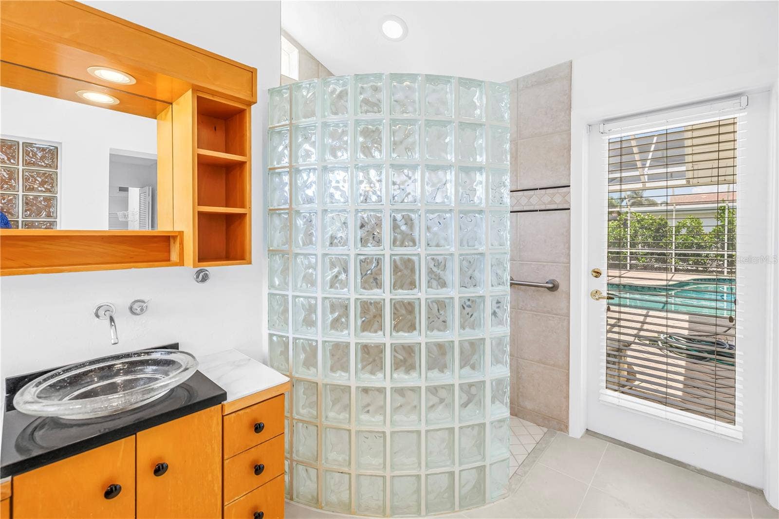 2067 MASSACHUSETTS AVENUE NE, St Petersburg, FL 33703 2067 MASSACHUSETTS AVENUE NE, St Petersburg, FL 33703