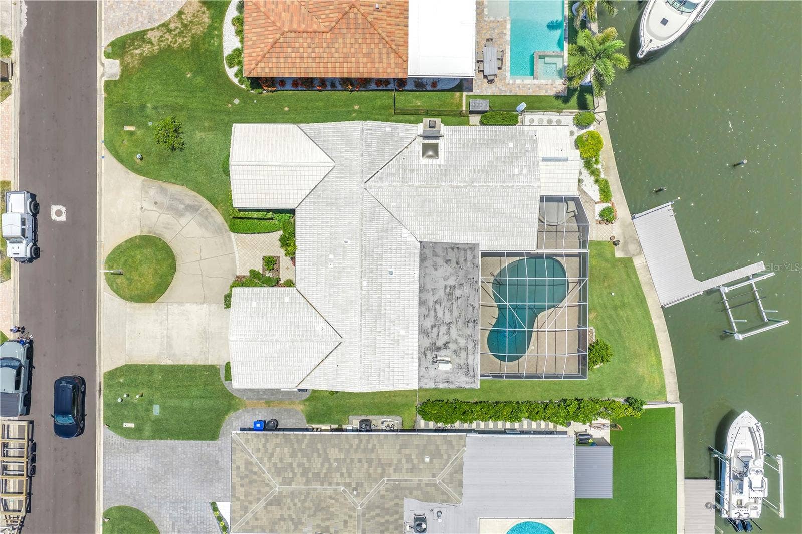 2067 MASSACHUSETTS AVENUE NE, St Petersburg, FL 33703 2067 MASSACHUSETTS AVENUE NE, St Petersburg, FL 33703