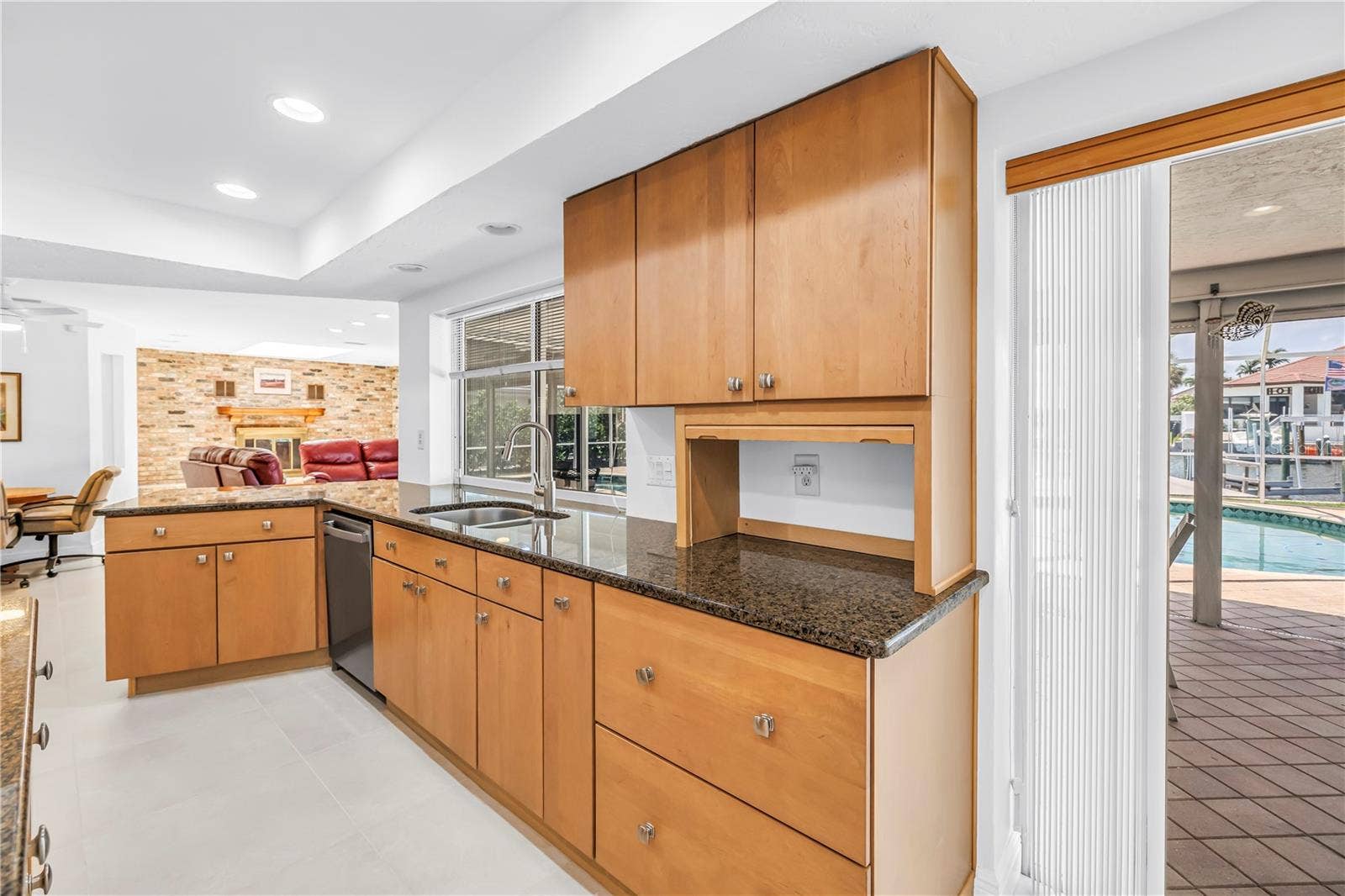 2067 MASSACHUSETTS AVENUE NE, St Petersburg, FL 33703 2067 MASSACHUSETTS AVENUE NE, St Petersburg, FL 33703