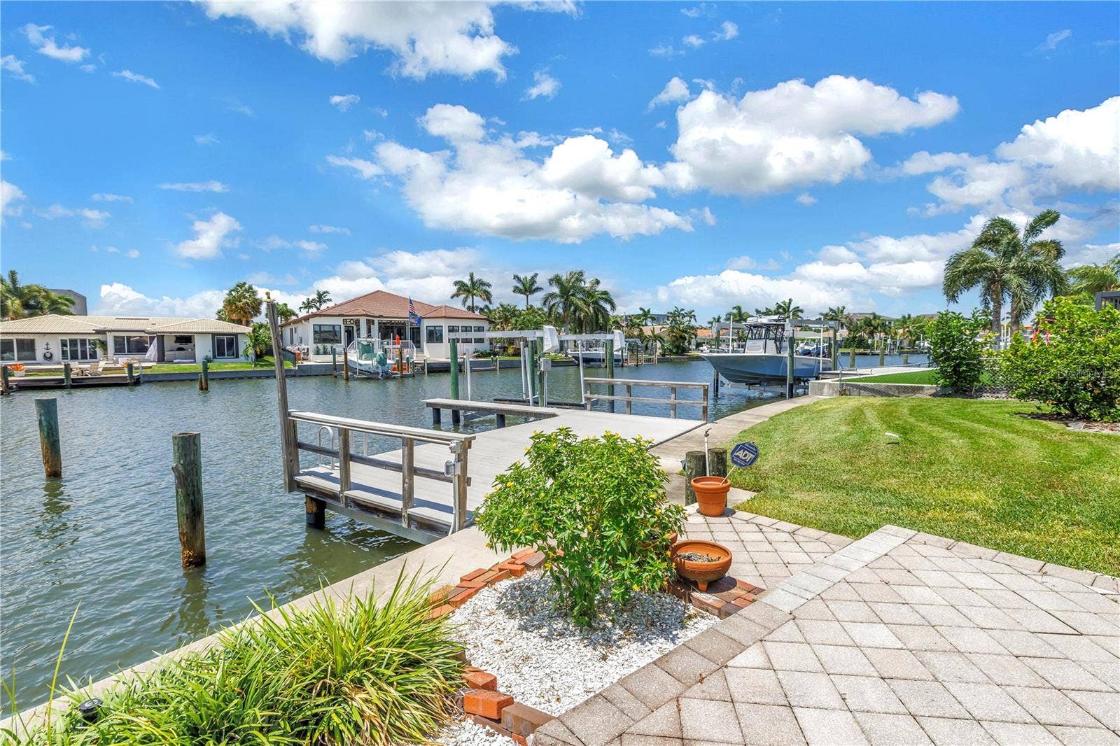 2067 MASSACHUSETTS AVENUE NE, St Petersburg, FL 33703 2067 MASSACHUSETTS AVENUE NE, St Petersburg, FL 33703