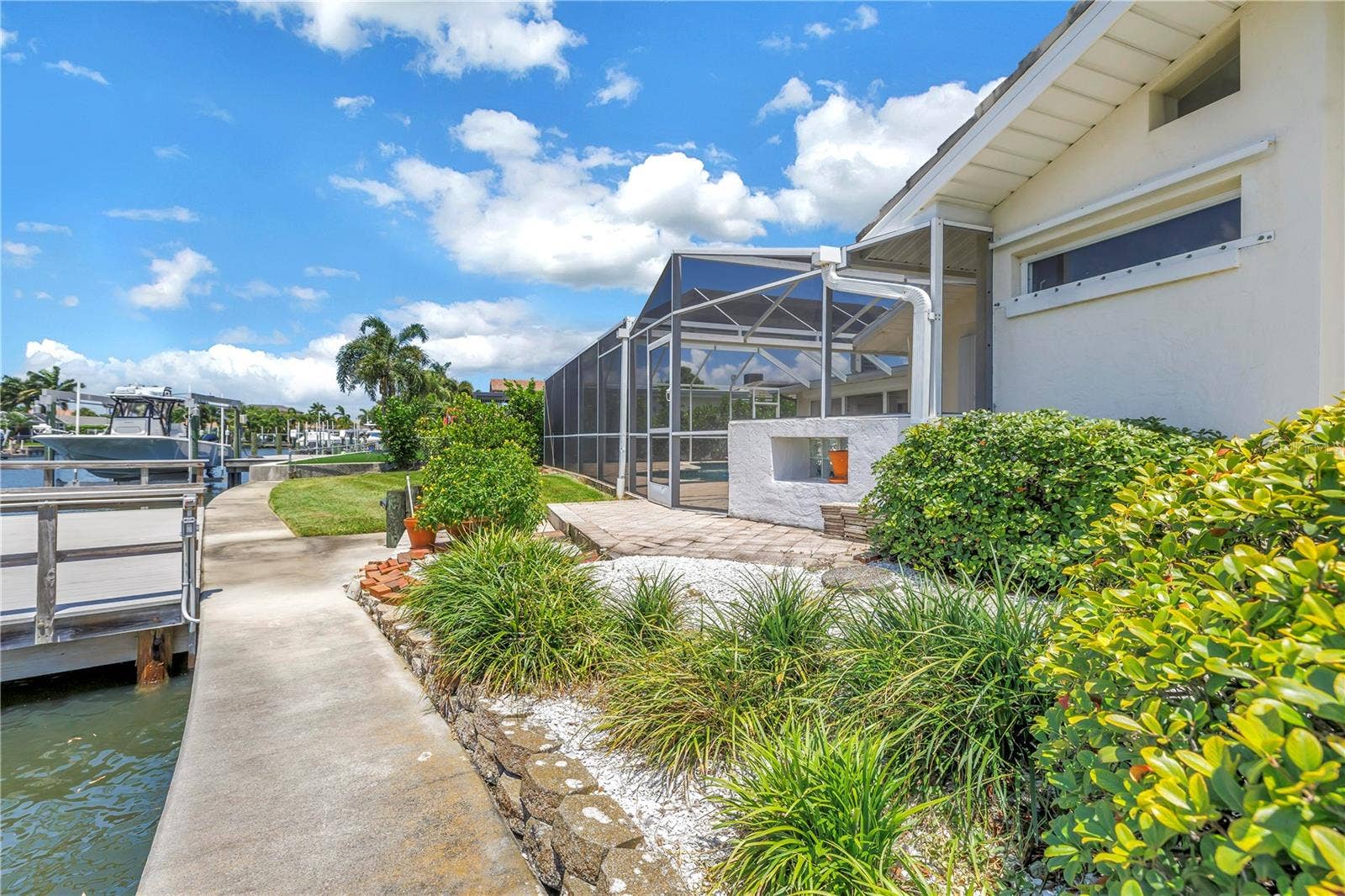 2067 MASSACHUSETTS AVENUE NE, St Petersburg, FL 33703 2067 MASSACHUSETTS AVENUE NE, St Petersburg, FL 33703