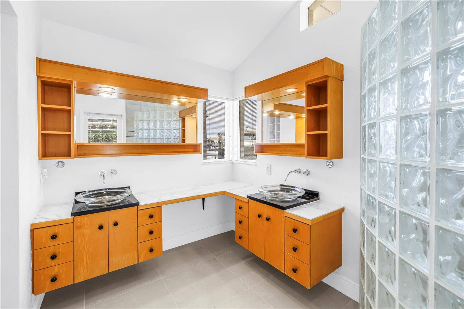 2067 MASSACHUSETTS AVENUE NE, St Petersburg, FL 33703 2067 MASSACHUSETTS AVENUE NE, St Petersburg, FL 33703