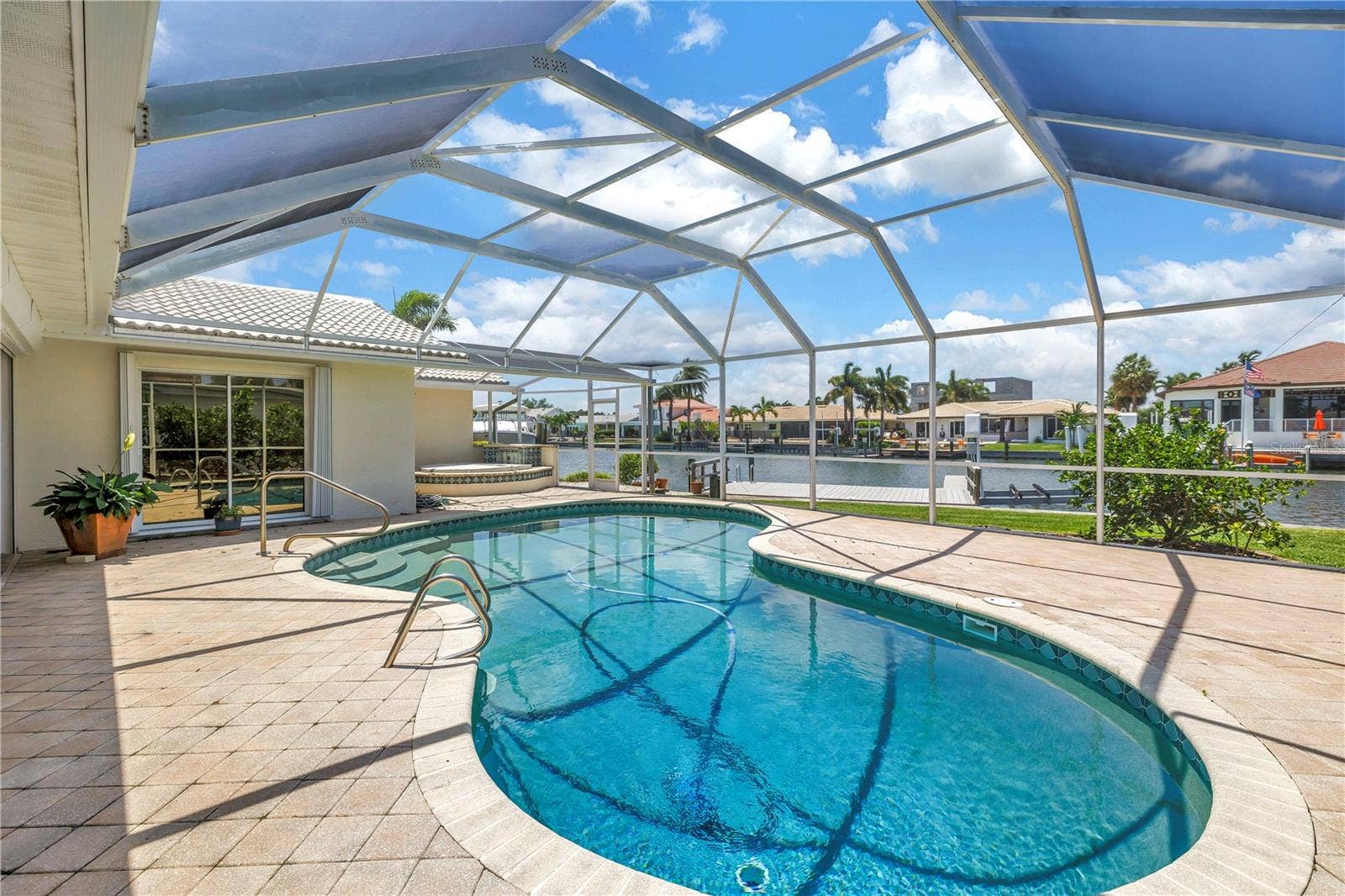 2067 MASSACHUSETTS AVENUE NE, St Petersburg, FL 33703 2067 MASSACHUSETTS AVENUE NE, St Petersburg, FL 33703