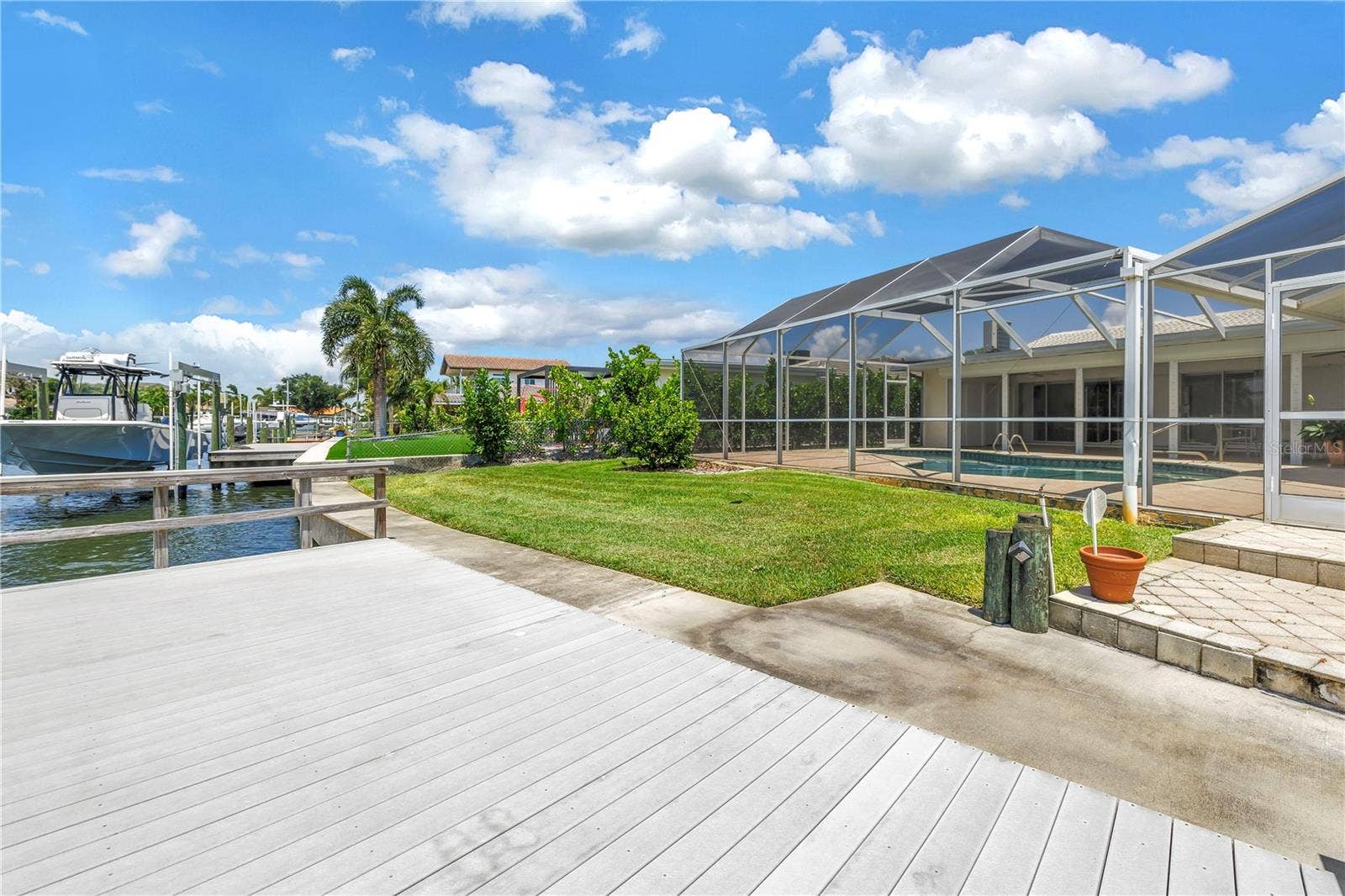 2067 MASSACHUSETTS AVENUE NE, St Petersburg, FL 33703 2067 MASSACHUSETTS AVENUE NE, St Petersburg, FL 33703
