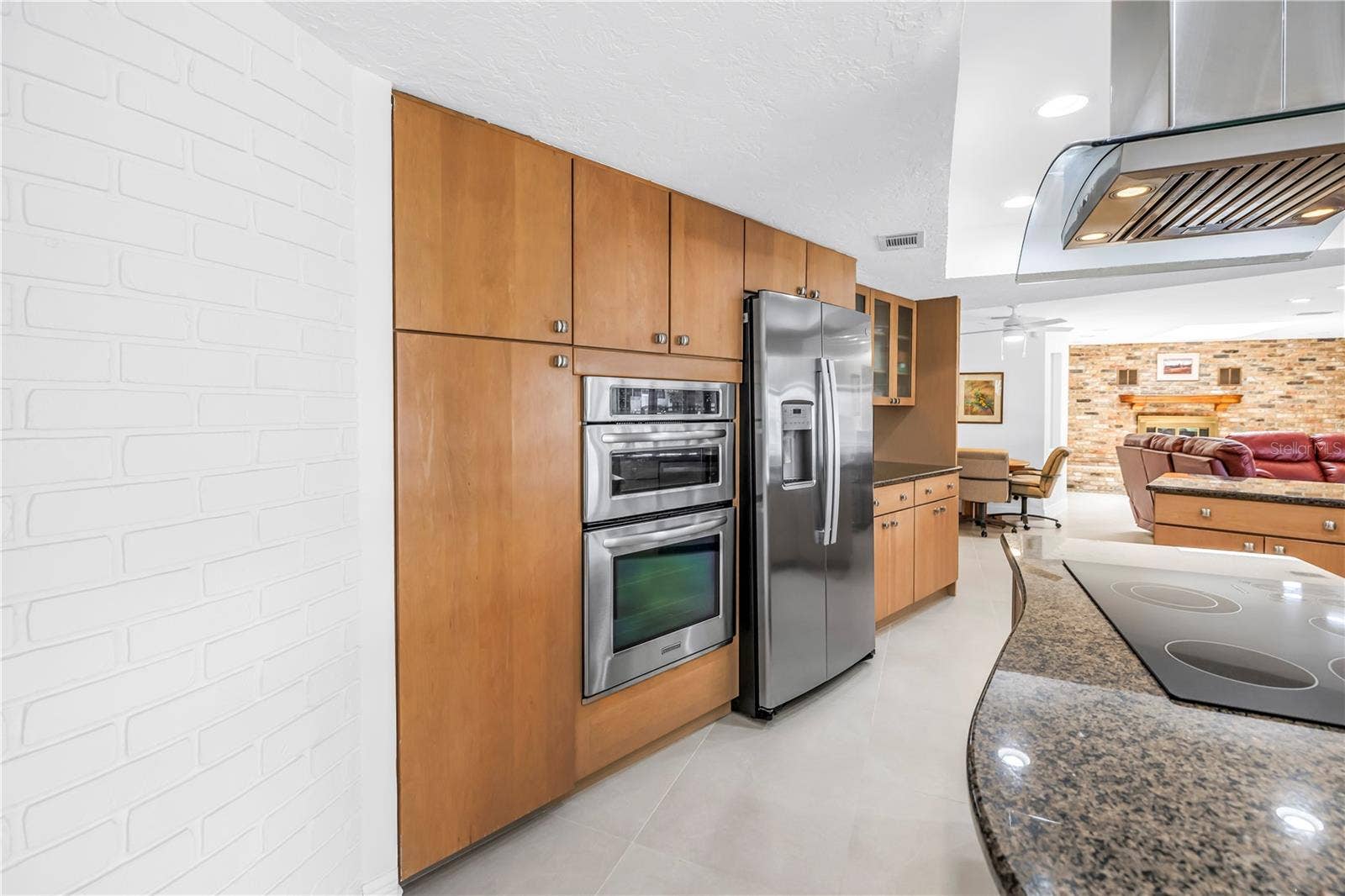 2067 MASSACHUSETTS AVENUE NE, St Petersburg, FL 33703 2067 MASSACHUSETTS AVENUE NE, St Petersburg, FL 33703