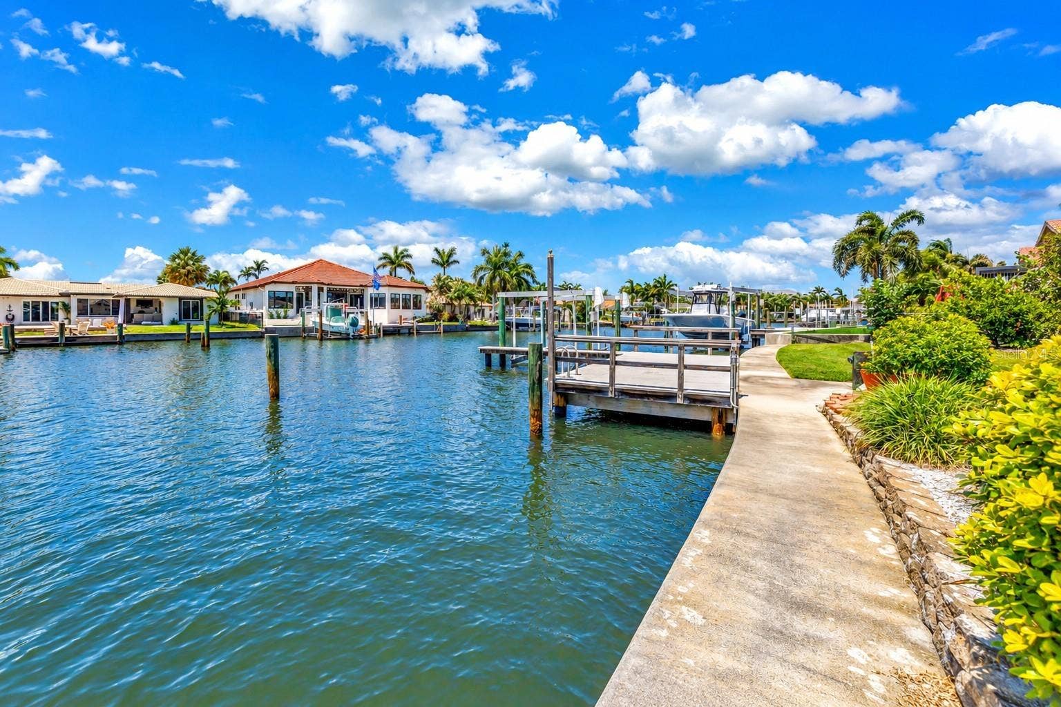2067 MASSACHUSETTS AVENUE NE, St Petersburg, FL 33703 2067 MASSACHUSETTS AVENUE NE, St Petersburg, FL 33703