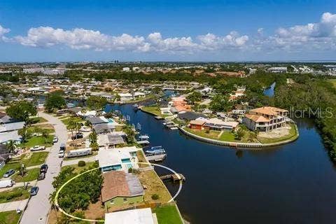 2067 MASSACHUSETTS AVENUE NE, St Petersburg, FL 33703 2067 MASSACHUSETTS AVENUE NE, St Petersburg, FL 33703