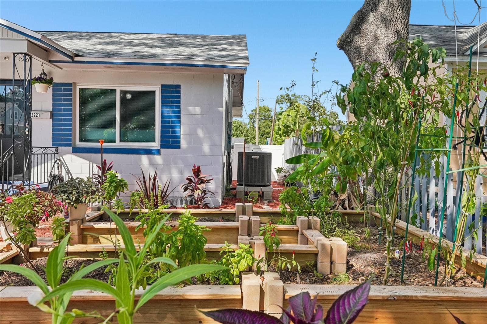 2221 8TH AVENUE N, St Petersburg, FL 33713 2221 8TH AVENUE N, St Petersburg, FL 33713