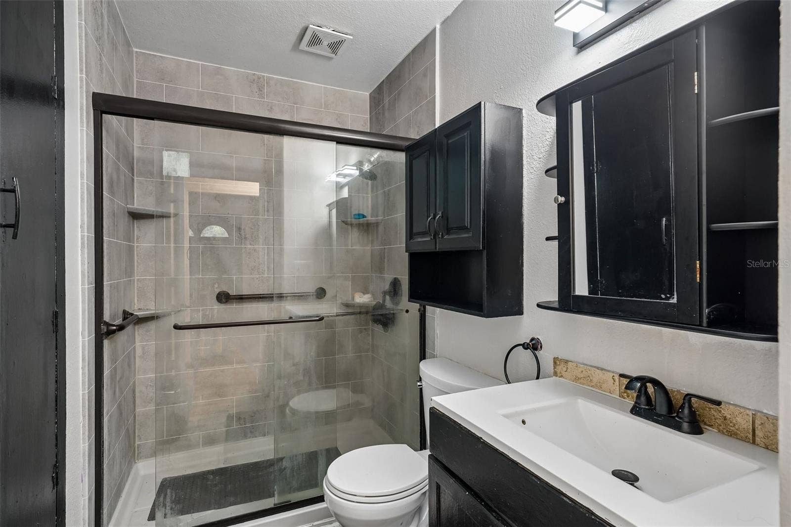 2221 8TH AVENUE N, St Petersburg, FL 33713 2221 8TH AVENUE N, St Petersburg, FL 33713