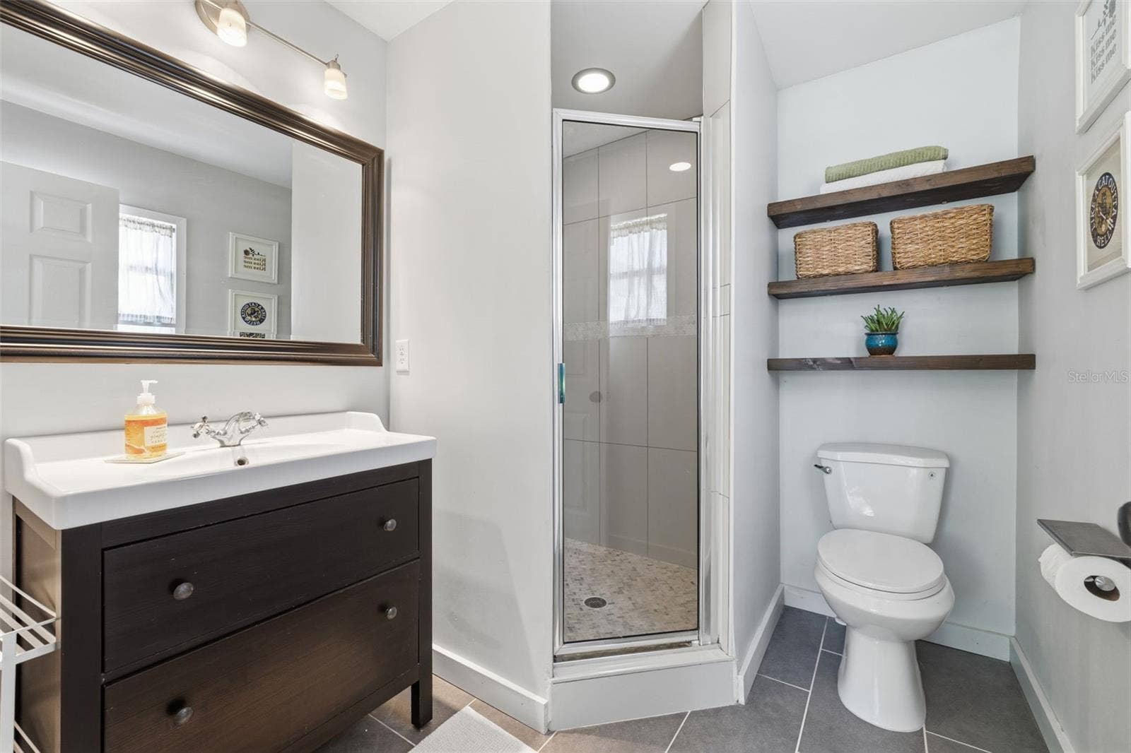 1423 E HENRY AVENUE, Tampa, FL 33604 1423 E HENRY AVENUE, Tampa, FL 33604