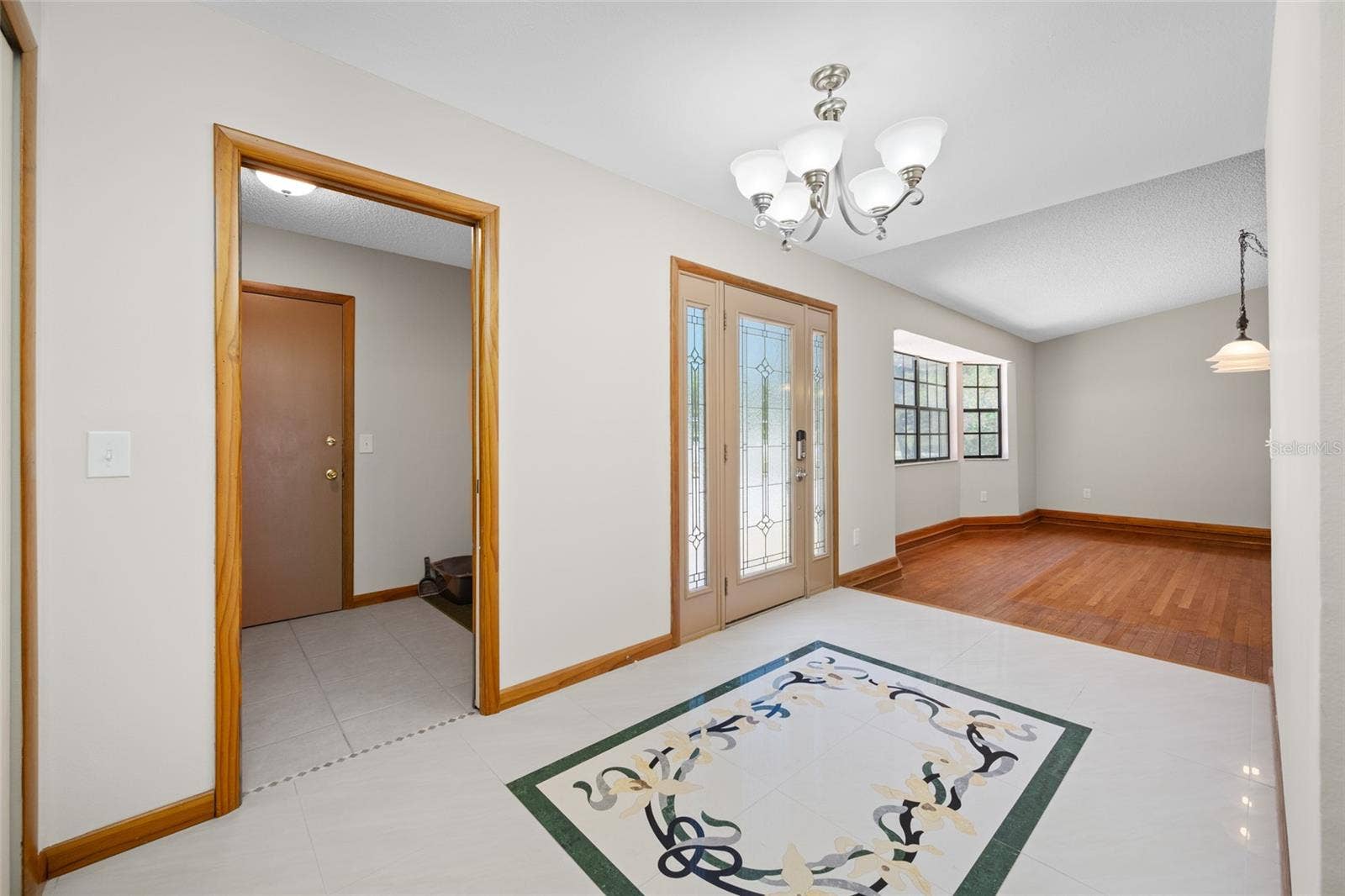 2409 OSPREY AVENUE, Palm Harbor, FL 34683 Inviting Entry Way