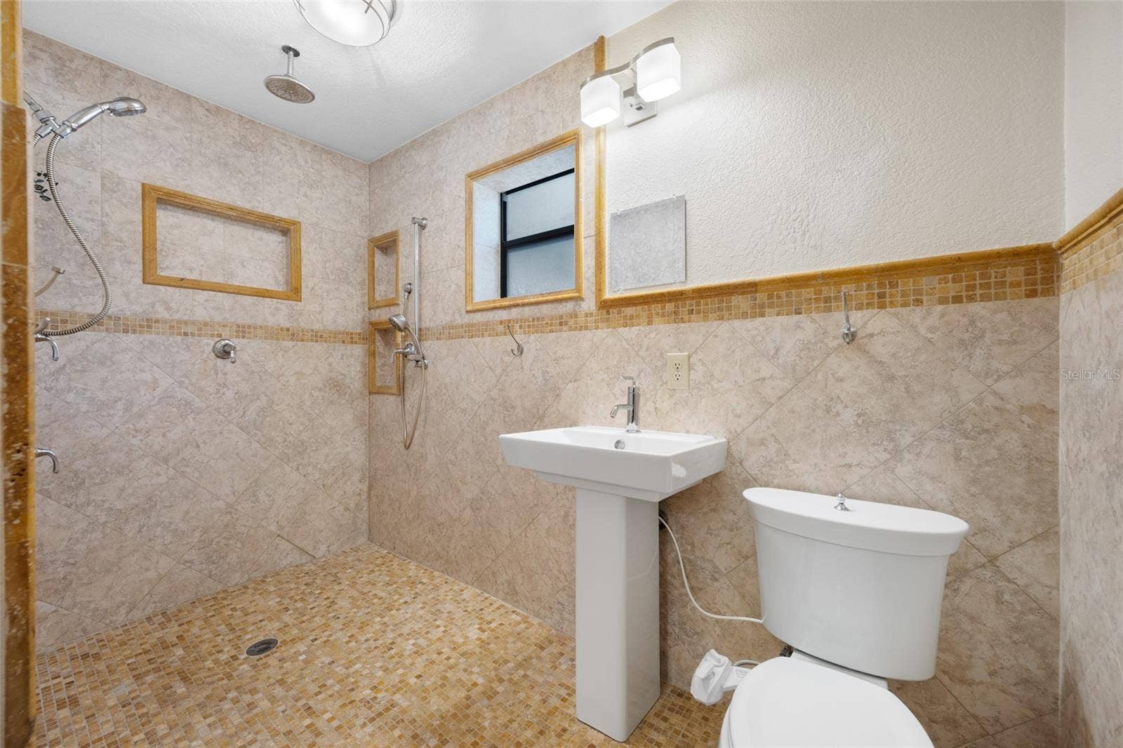2409 OSPREY AVENUE, Palm Harbor, FL 34683 2409 OSPREY AVENUE, Palm Harbor, FL 34683