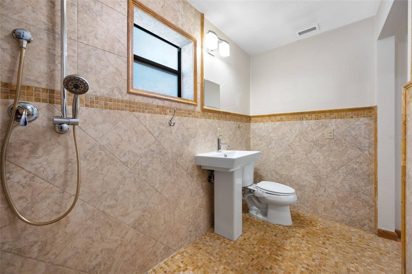 2409 OSPREY AVENUE, Palm Harbor, FL 34683 2409 OSPREY AVENUE, Palm Harbor, FL 34683