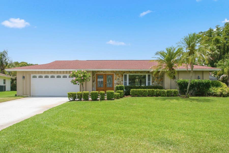 Property photo for 900 MAINSAIL WAY, Palm Harbor, FL