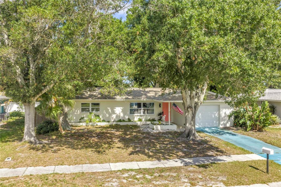 Property photo for 11478 IMPERIAL GROVE DRIVE E, Largo, FL