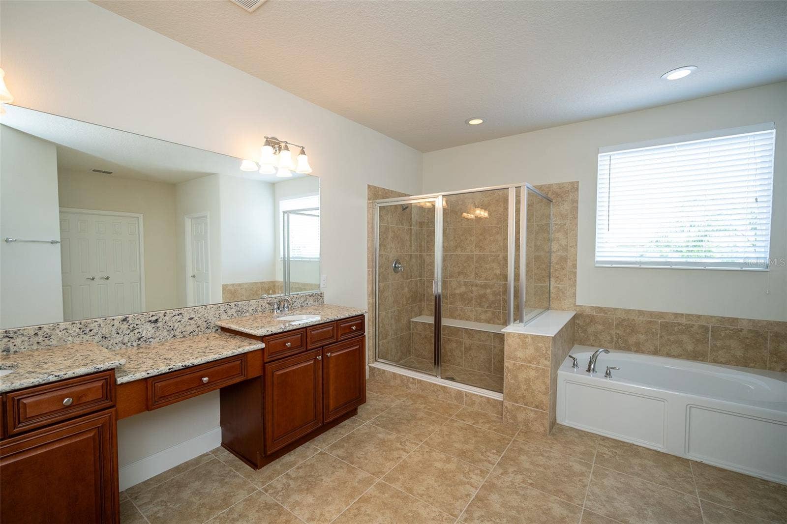 12077 ULETA LANE, Orlando, FL 32827 Master Bathroom
