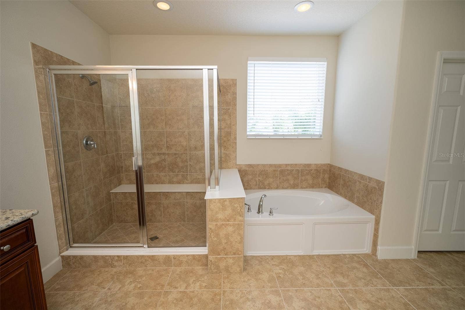 12077 ULETA LANE, Orlando, FL 32827 Master Bathroom