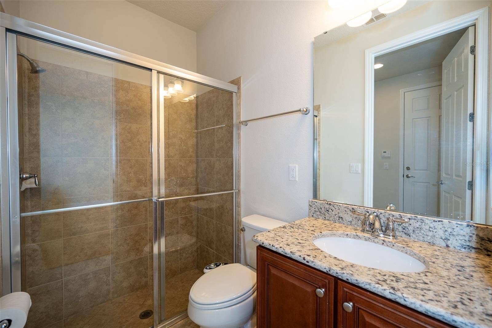 12077 ULETA LANE, Orlando, FL 32827 Down Stair Full Bathroom