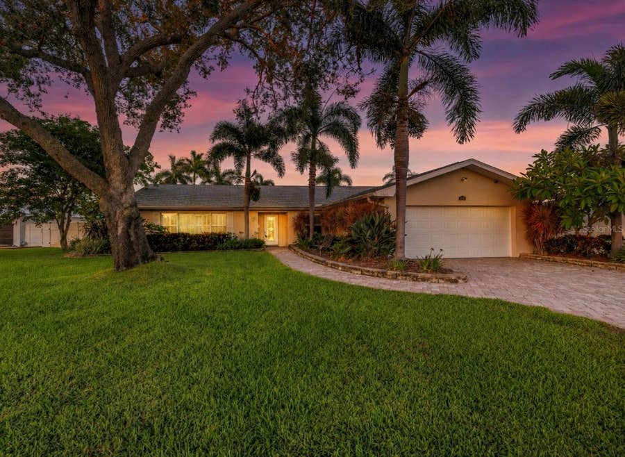 Property photo for 1820 TANGLEWOOD DRIVE NE, St Petersburg, FL