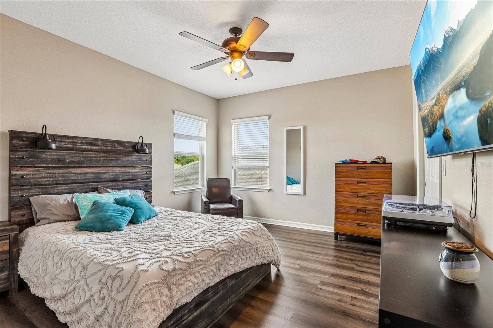 17628 BRIGHT WHEAT DRIVE, Lithia, FL 33547 Bedroom 4 with new laminate flooring, walk in closet and ensuite bathroom