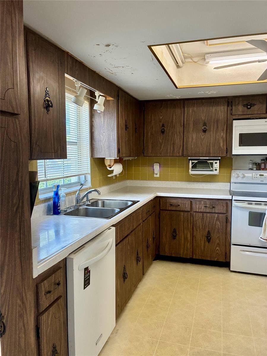 1657 S LAKE AVENUE, #1, Clearwater, FL 33756 1657 S LAKE AVENUE, #1, Clearwater, FL 33756
