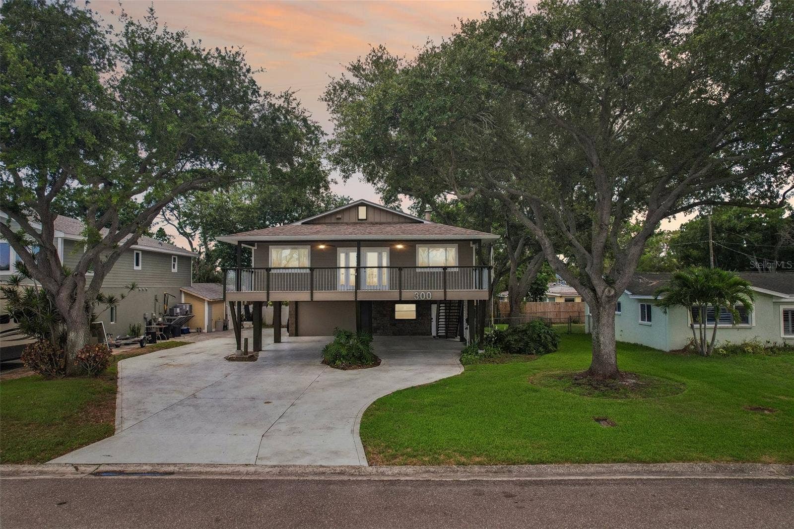 300 90TH AVENUE NE, St Petersburg, FL 33702 300 90TH AVENUE NE, St Petersburg, FL 33702