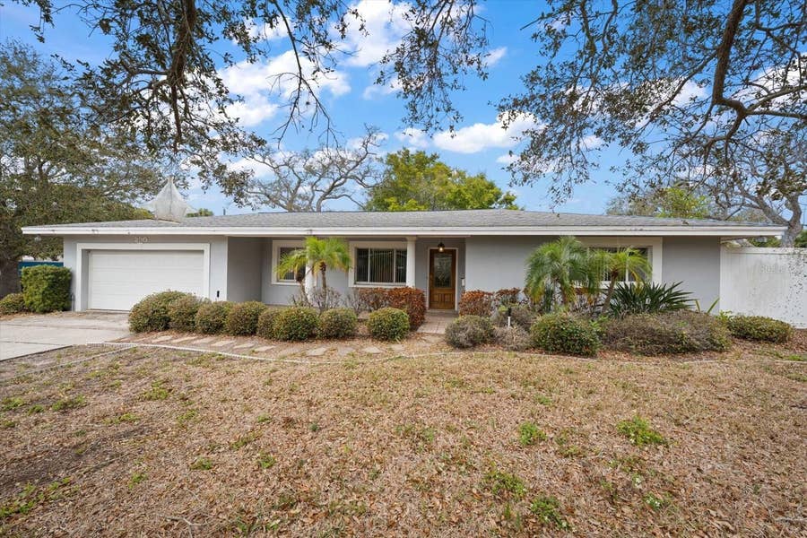 Property photo for 230 GARDEN CIRCLE, Belleair, FL
