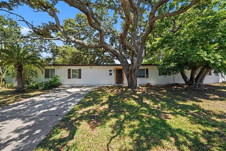 Property photo for 217 GARDEN CIRCLE, Belleair, FL