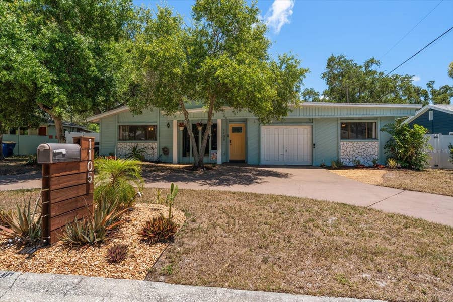 Property photo for 1105 SUNNYDALE DRIVE, Clearwater, FL