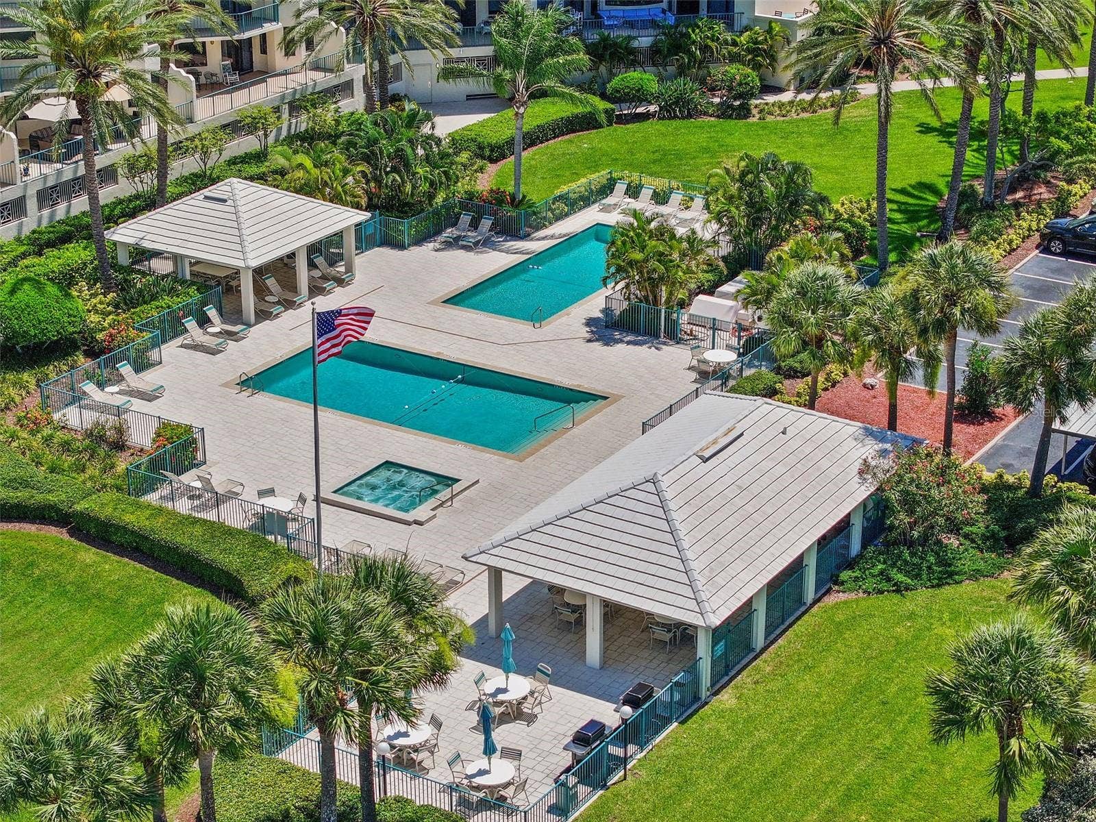 2 Pool and a Spa! 2 Pavillions