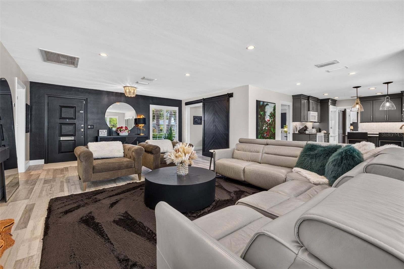 616 PINELAND AVENUE, Belleair, FL 33756 Livingroom