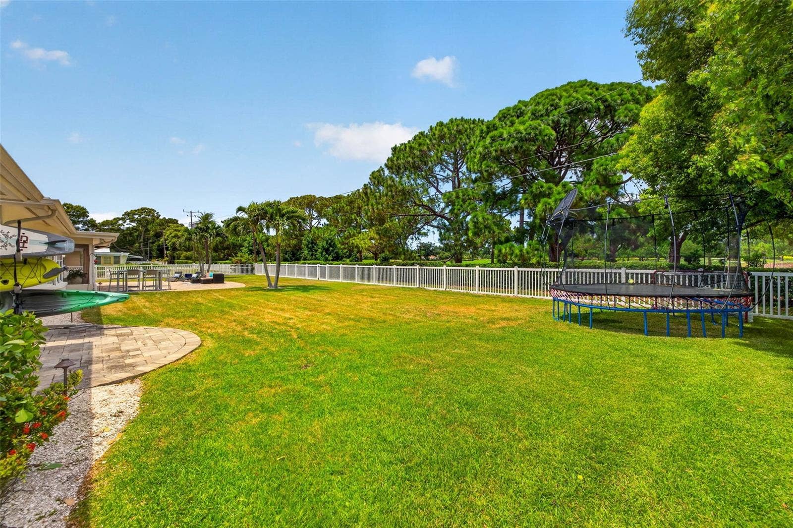 616 PINELAND AVENUE, Belleair, FL 33756 Yard