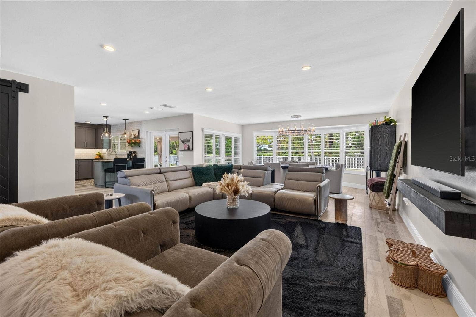 616 PINELAND AVENUE, Belleair, FL 33756 Living Room
