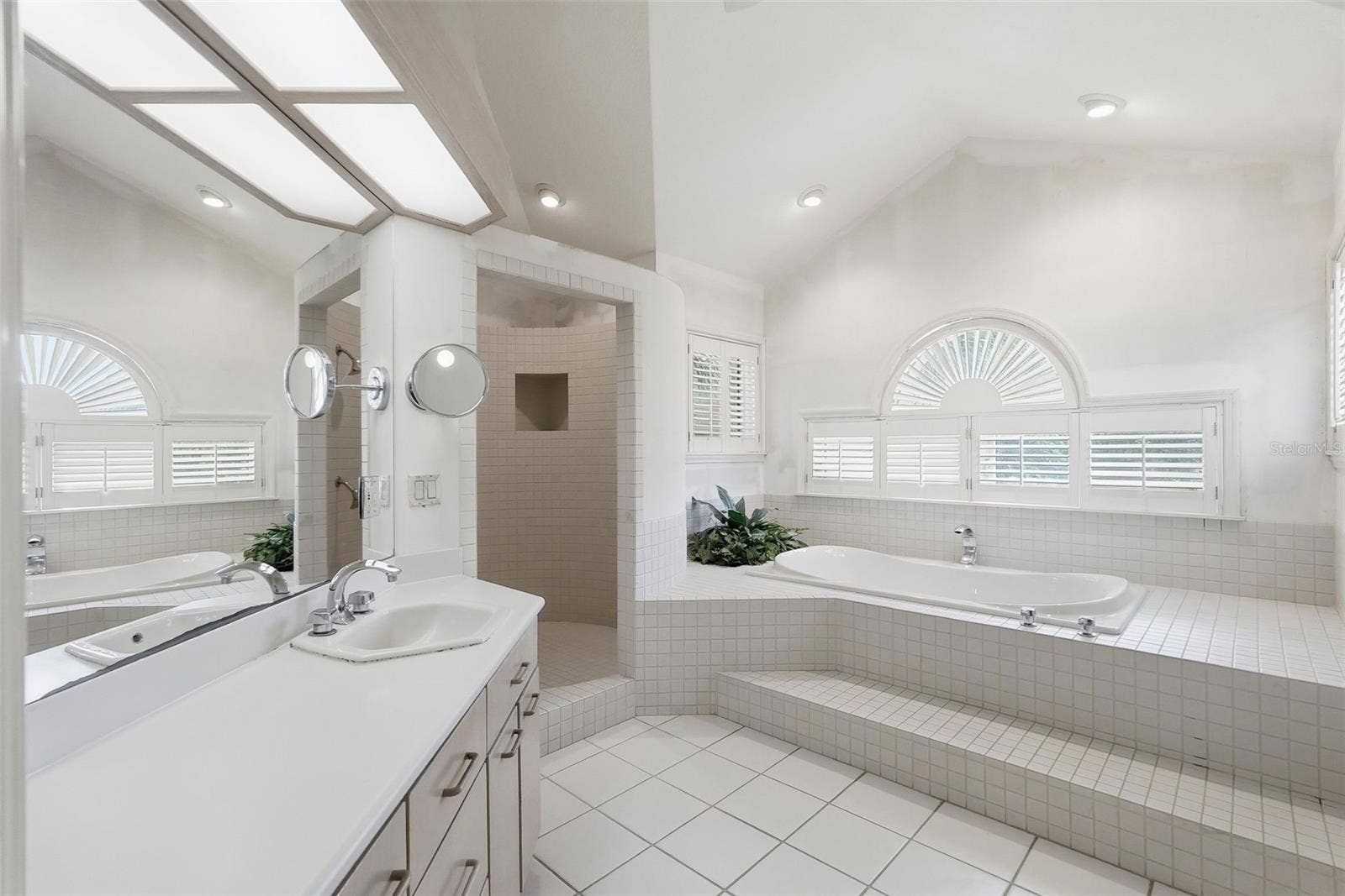 2869 SEABREEZE DRIVE S, Gulfport, FL 33707