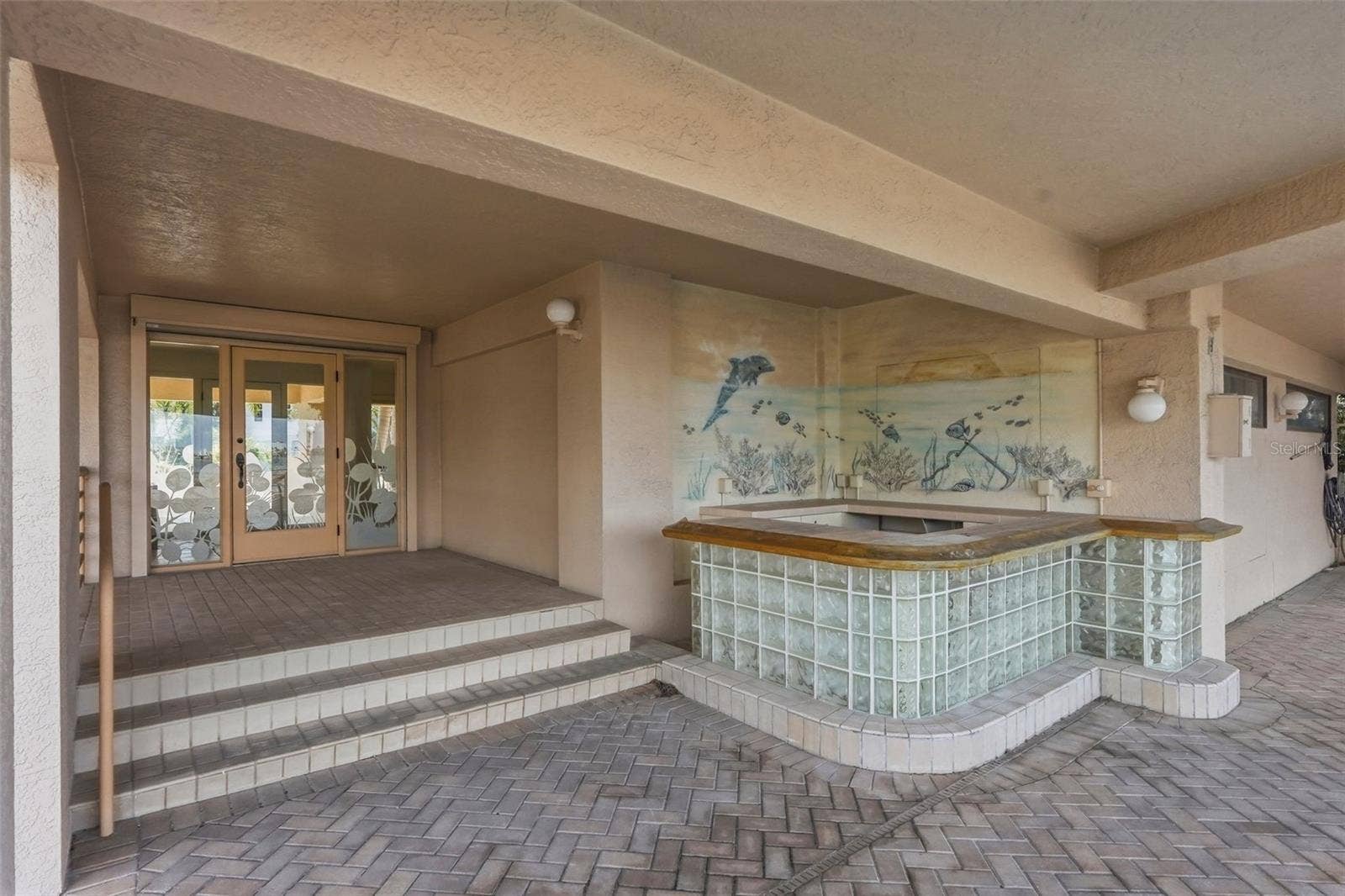 2869 SEABREEZE DRIVE S, Gulfport, FL 33707