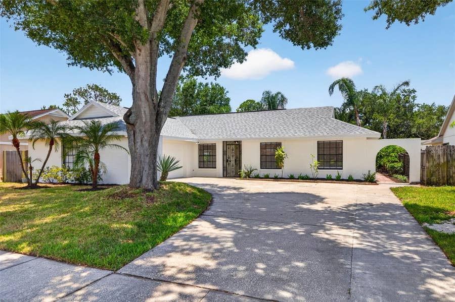 Property photo for 5106 PENNSBURY DRIVE, Tampa, FL
