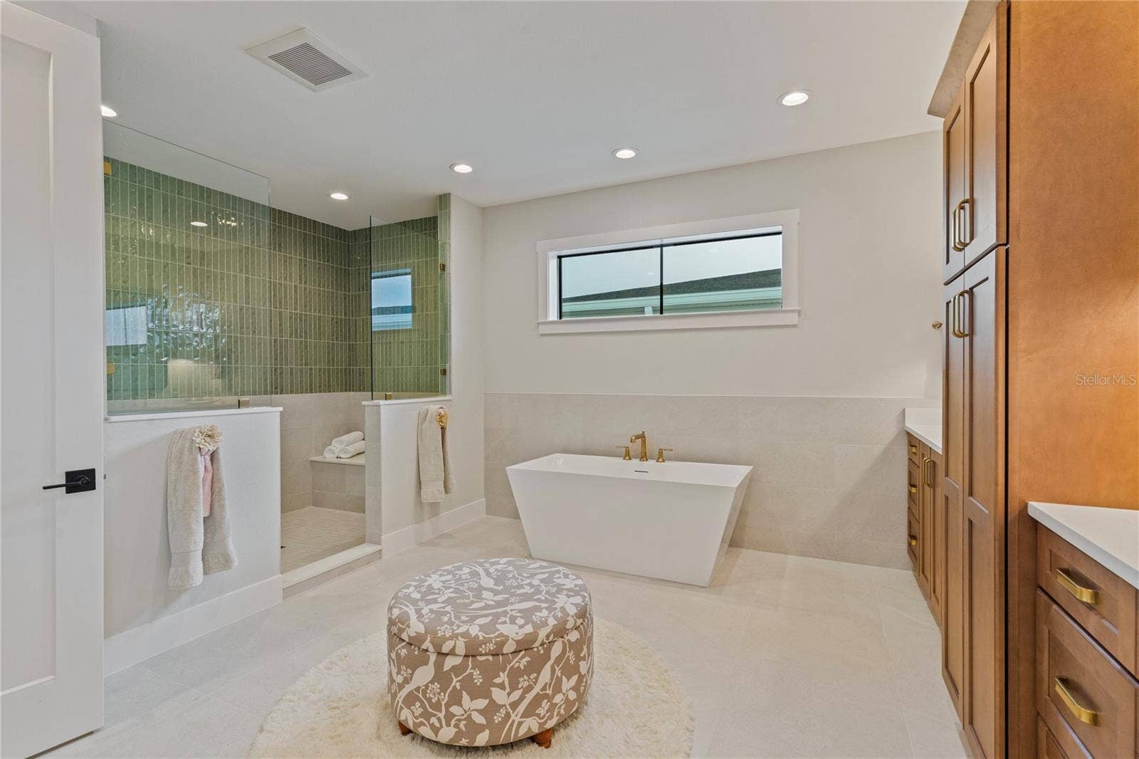 220 90TH AVENUE NE, St Petersburg, FL 33702 220 90TH AVENUE NE, St Petersburg, FL 33702