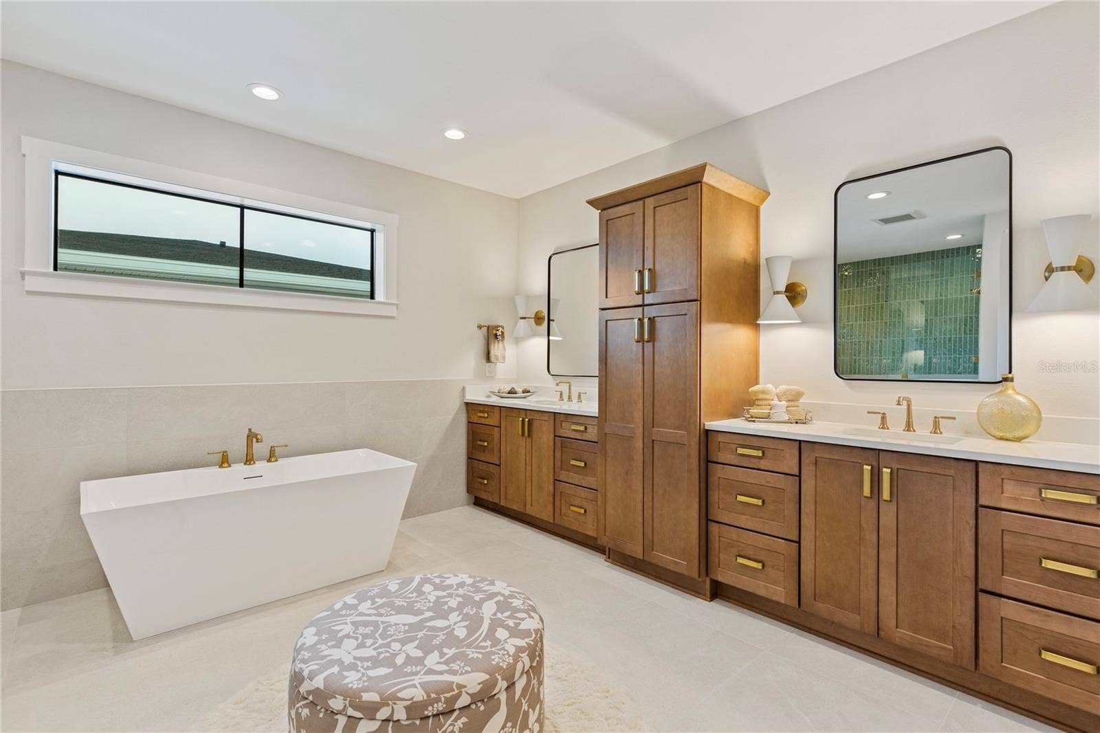 220 90TH AVENUE NE, St Petersburg, FL 33702 220 90TH AVENUE NE, St Petersburg, FL 33702