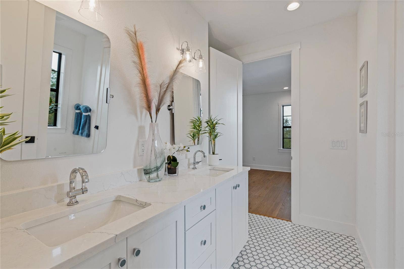 220 90TH AVENUE NE, St Petersburg, FL 33702 220 90TH AVENUE NE, St Petersburg, FL 33702