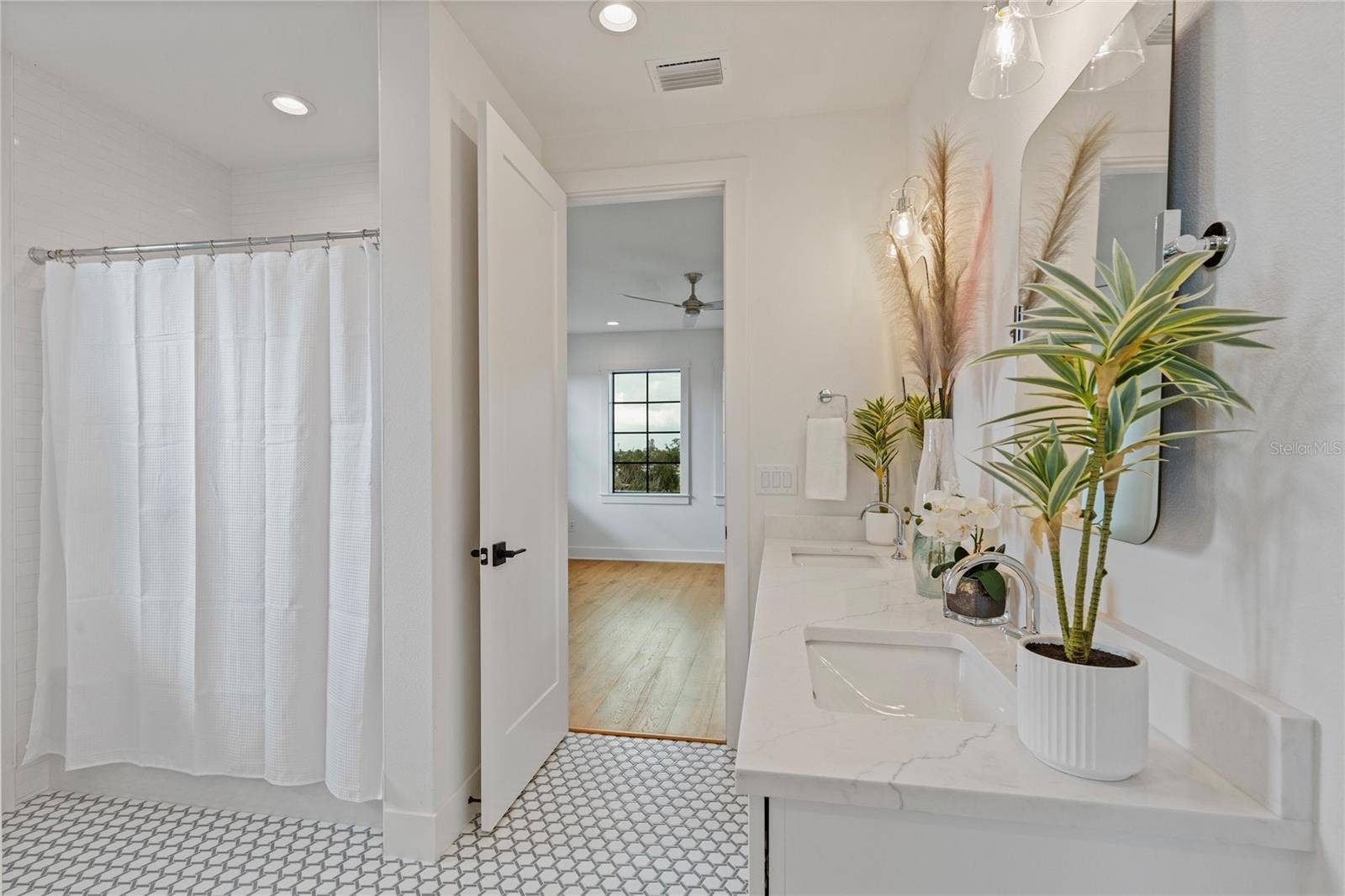220 90TH AVENUE NE, St Petersburg, FL 33702 220 90TH AVENUE NE, St Petersburg, FL 33702