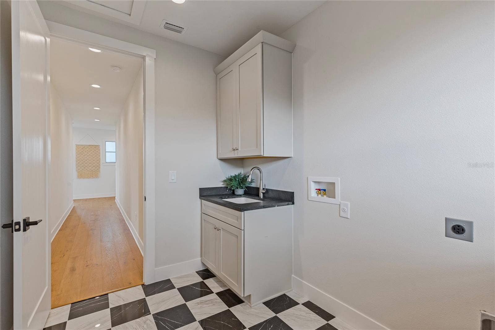 220 90TH AVENUE NE, St Petersburg, FL 33702 220 90TH AVENUE NE, St Petersburg, FL 33702