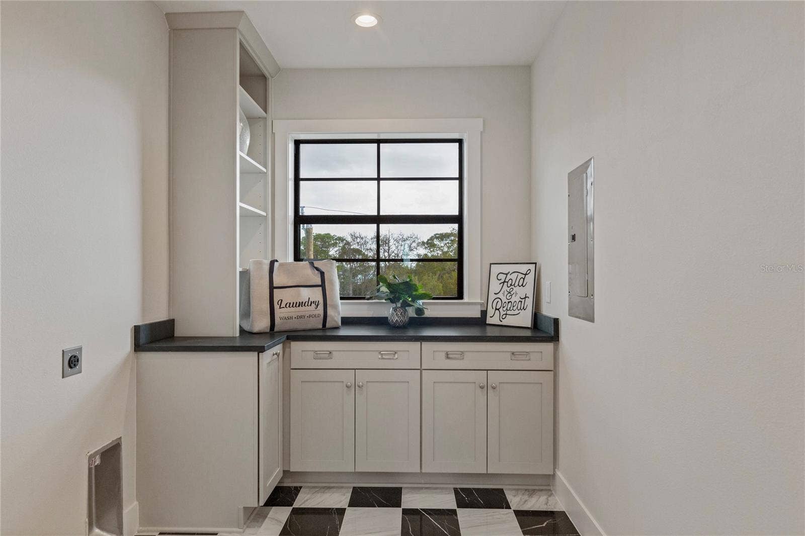 220 90TH AVENUE NE, St Petersburg, FL 33702 220 90TH AVENUE NE, St Petersburg, FL 33702