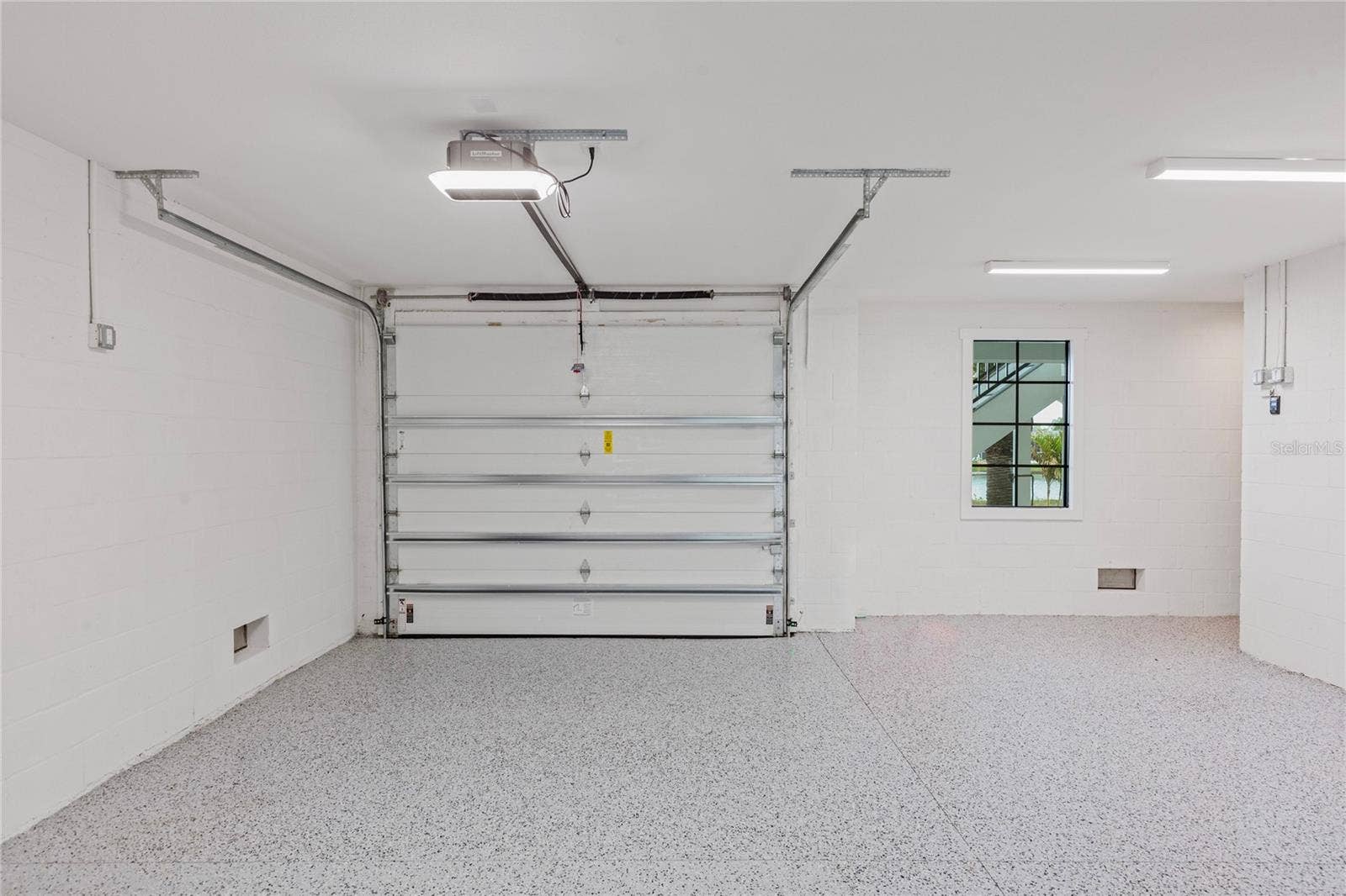 220 90TH AVENUE NE, St Petersburg, FL 33702 220 90TH AVENUE NE, St Petersburg, FL 33702