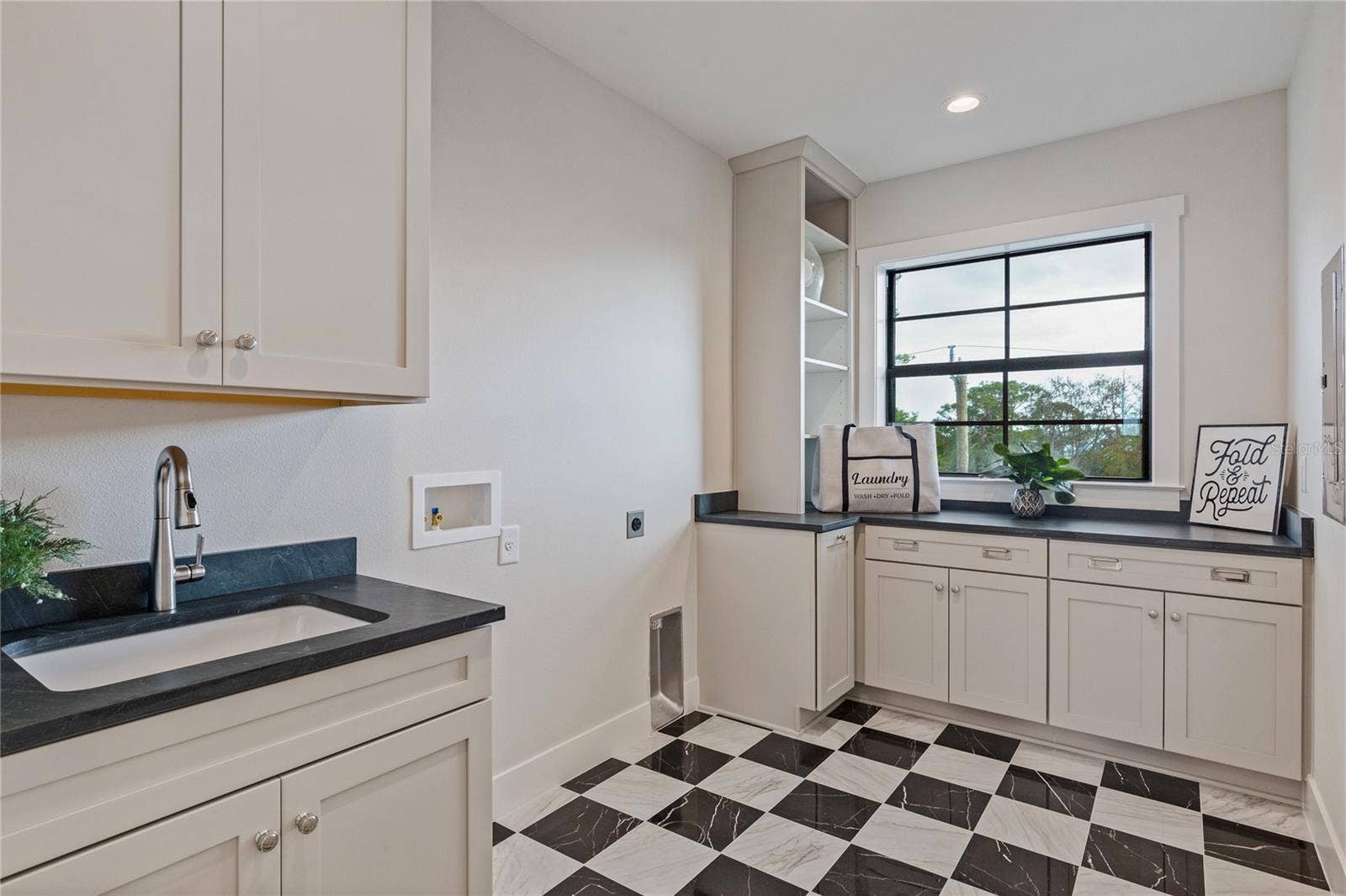 220 90TH AVENUE NE, St Petersburg, FL 33702 220 90TH AVENUE NE, St Petersburg, FL 33702