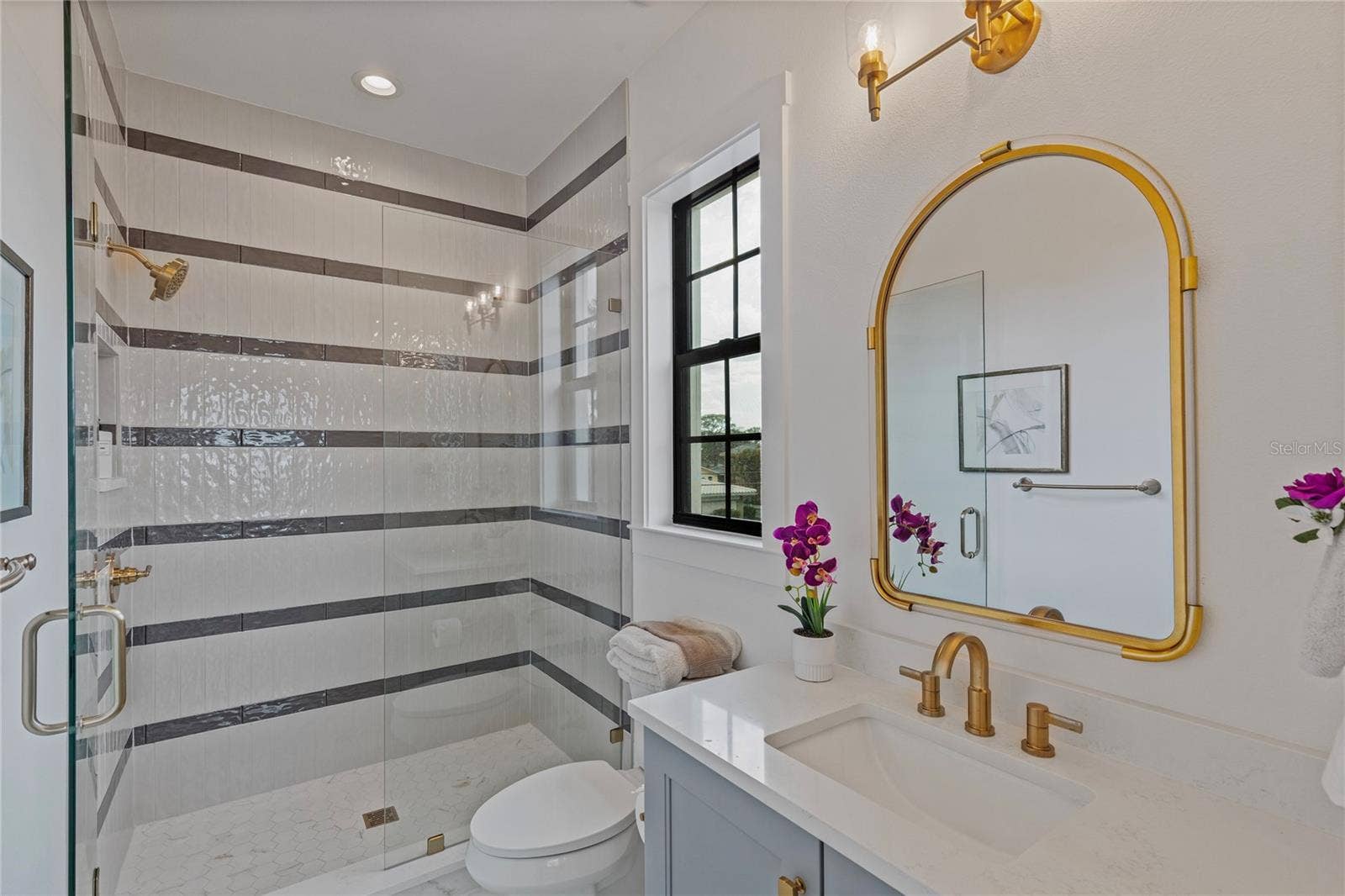 220 90TH AVENUE NE, St Petersburg, FL 33702 220 90TH AVENUE NE, St Petersburg, FL 33702