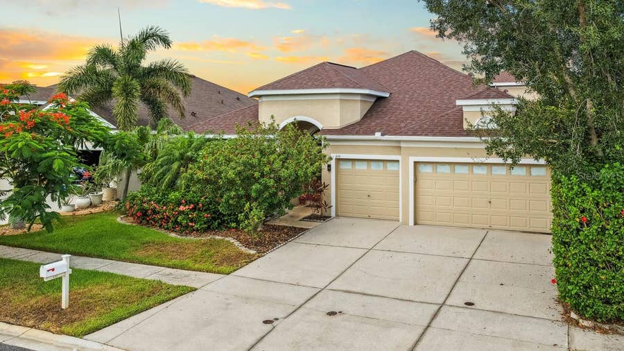 Property photo for 444 YORK DALE DRIVE, Ruskin, FL